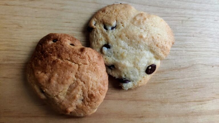 Recette de Cookies au pépites de chocolat noir sans beurre et sans lait